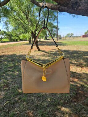 Kisslock beige handbag